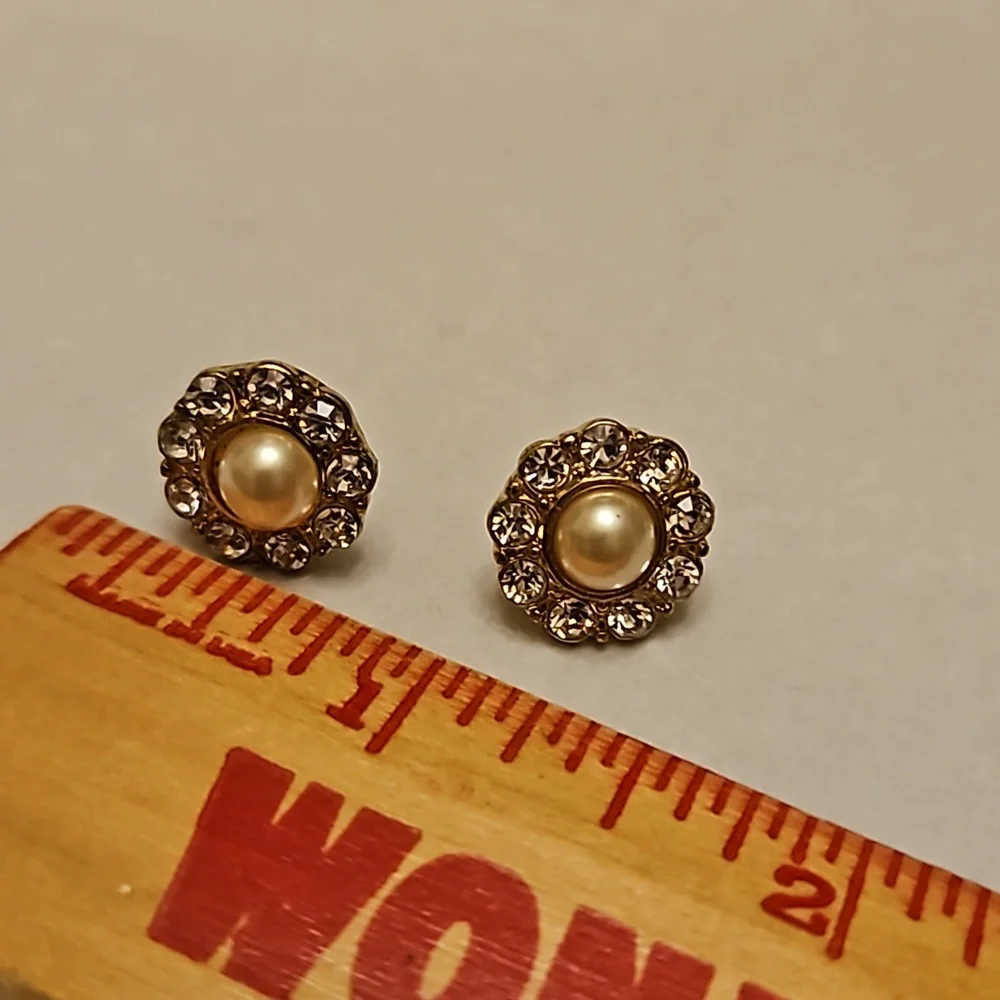 Lovely Faux Pearl Earrings - Picture 3 of 3